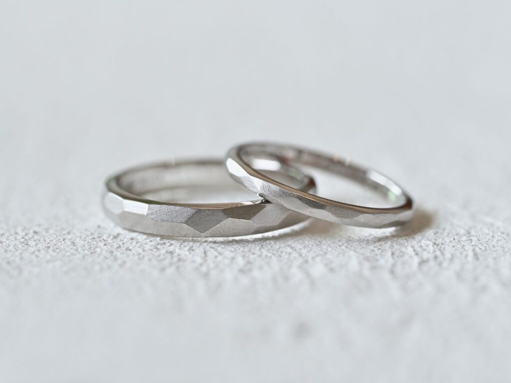 板岩をモチーフにしたプラチナの結婚指輪サンプル