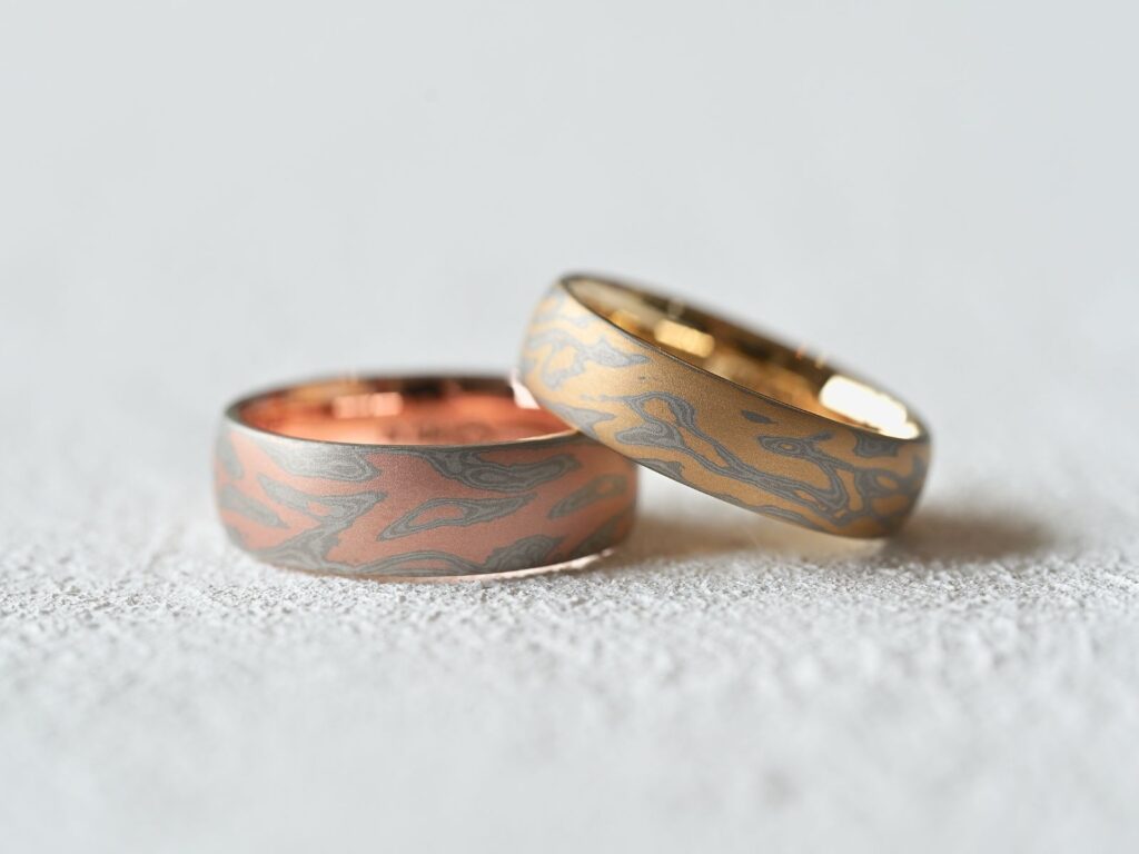 ガジュマルをモチーフにした木目金の結婚指輪ペア