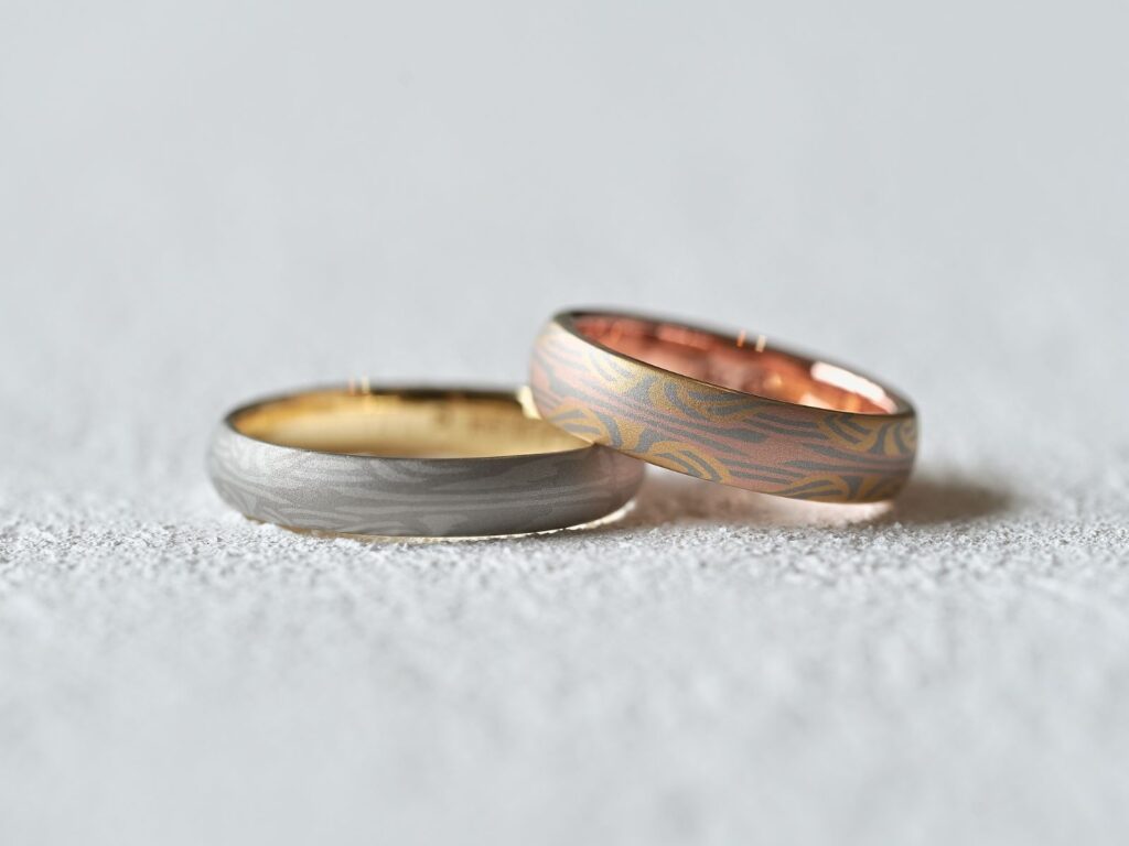 モザイク模様の木目金の結婚指輪ペア